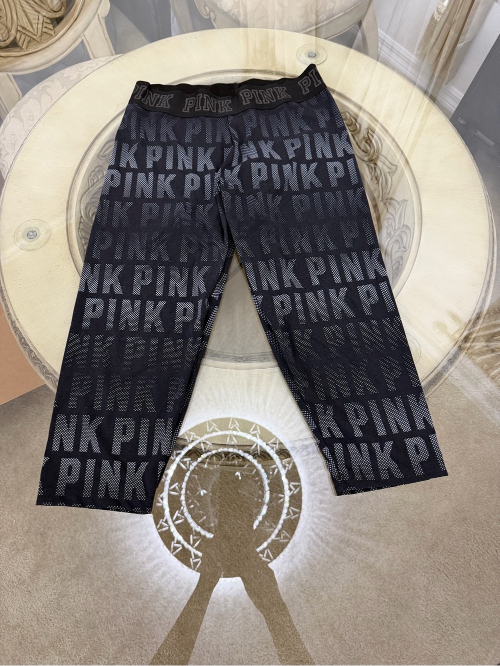 PINK Victoria's Secret Ultimate Logo Capri Leggings, Size Medium